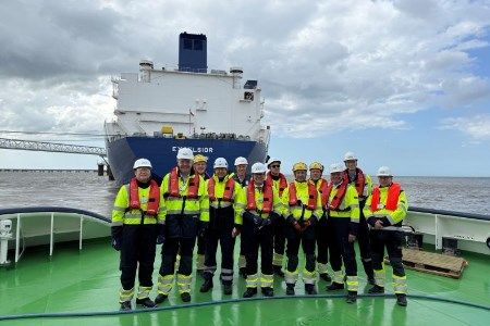 DET Deutsche Energy Terminal GmbH commission floating import terminal for LNG.